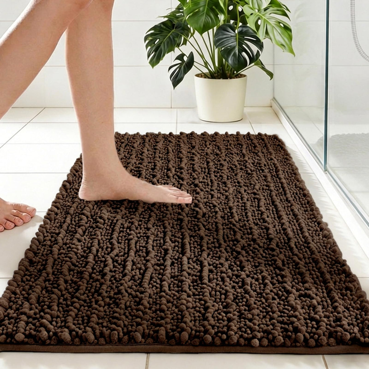 Disolla Small Bath Mat 17x24 Inch - Chenille Navy Blue Bathroom Rug, Extra Soft Absorbent Plush Shaggy Bathmat, Non-Slip Machine Washable Floor Mat for Shower, Tub and Sink